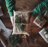 DIY : faire son propre papier cadeau pour Noël / iStock.com - ArtistGNDphotography
