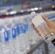 L'eau en bouteille ne s'est jamais aussi bien vendue en France qu'en 2015