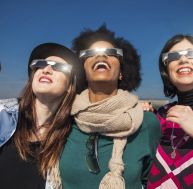 Il est impératif de se munir de lunettes de protection spécialement dédiées pour profiter de l'éclipse - iStock