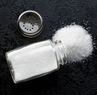 La surconsommation de sel entraîne 1,6 million de décès par an ! / iStock.com - jirkaejc