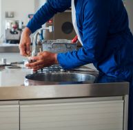 Mardi Conseils : comment éviter les arnaques de dépannage à domicile ?/iStock.com - SolStock