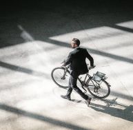 Mobilité : une indemnité pour venir travailler en vélo ? / iStock.com - golero