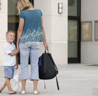 Les municipalités sont de plus en plus nombreuses à sévir pour enrayer les trop nombreux retards des parents à la sortie de l'école...