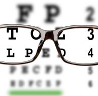 Presbytie : ces lunettes intelligentes effectuent la mise au point pour vous ! / iStock.com / Choness