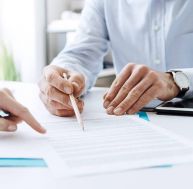 Quels documents emporter lors d’un entretien d’embauche ?/iStock.com-demaerre