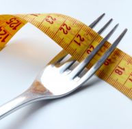 Moins manger pour maigrir ?