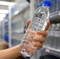 Santé : eau du robinet ou eau en bouteille, laquelle choisir ?