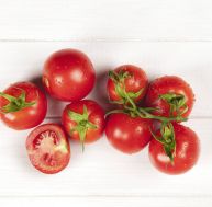 Astuce pour couper des tomates cerises en un seul coup de couteau