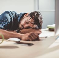 Vie pro : le manque de sommeil néfaste au travail / iStock.com - South_agency