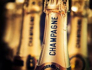 10 champagnes à siroter (avec modération) pour les fêtes / iStock.com - georgeclerk