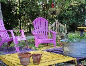 4 idées de salons de jardin à faire soi-même / iStock.com - Sallycat77