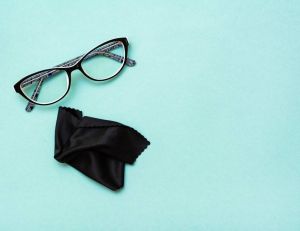 5 astuces pratiques pour nettoyer vos lunettes
