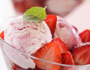 Déguster un dessert frais et léger en été.