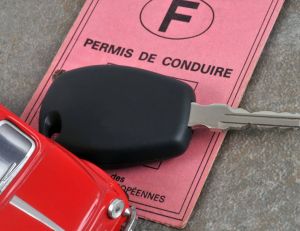 Auto : le coût du permis de conduire va baisser de 30% / iStock.com - Richard Villalonundefined undefined