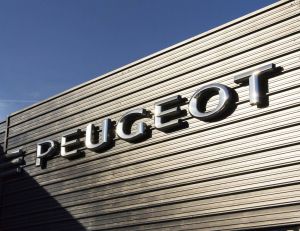 Auto : les prochaines Peugeot Sport seront électriques ou hybrides / iStock.com - josefkubes