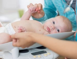 Bébé : le poids de naissance a des conséquences sur la santé mentale / iStock.com - Steve Debenport