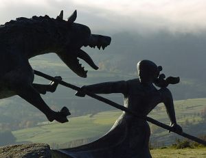 Statue commémorant la bataille que livra Marie-Jeanne Valet contre la bête du Gévaudan à Auvers