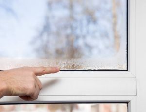 Brico : comment traiter l'humidité d'une maison ? / iStock.com - FotoDuets