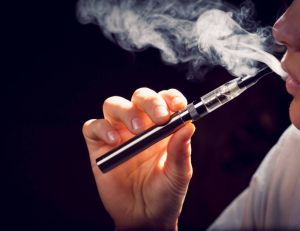 Cancer, cardio : la e-cigarette ne serait pas sans danger / iStock.com - 6okean