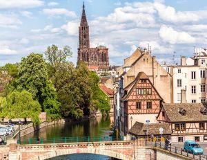 Capitale mondiale du livre en 2024 : l'Unesco a choisi Strasbourg / iStock.com - querbeet
