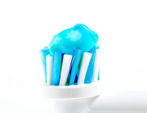 CES 2020 : Y-brush la brosse à dents révolutionnaire / Istock.com - alex_ugalek