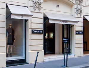 Chanel dévoile son tout premier calendrier de l'avent / iStock.com - Pat_Hastings