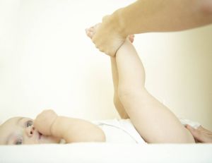 Les lingettes pour bébés contiendraient encore trop de substances chimiques, selon une étude