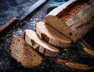 Conseils et astuces : comment conserver son pain frais plus longtemps ? / iStock.com - MEDITERRANEAN