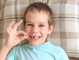 Conserver les dents de lait permet de lutter contre les maladies génétiques / iStock.com-EvgeniiAnd