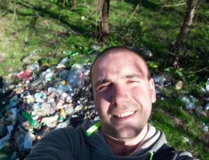 Cool news : le selfie déchet sensibilise au respect de l'environnement / iStock.com - StrahilDimitrov