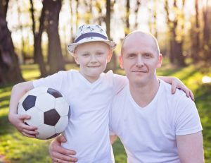 Coupe du monde, Fête des Pères : une belle semaine pour papa / iStock.com - Djedzura