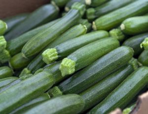 Il existe quelques astuces simples permettant de mieux choisir et cuisiner les courgettes - légumes estivaux par excellence...