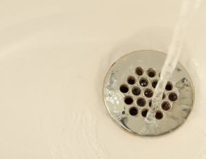 Cuisine et salle de bains : redonner vie à ses vasques et bacs / iStock.com - RachelMcCloudPhotography
