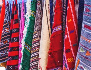 Déco : la tendance des tapis berbères dans nos intérieurs / iStock.com - anass bachar