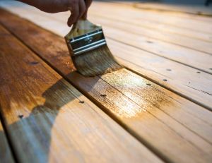 Des lasures au naturel : protéger vos meubles en bois en respectant l'écologie ! / iStock.com - stevecoleimages