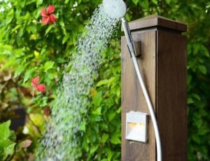 DIY : fabriquez une douche extérieure cet été pour vous rafraîchir / iStock.com - PhotoTalk