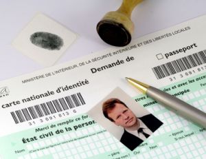 Joindre les documents nécessaires pour une demande de carte d'identité