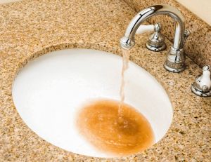 Eau du robinet polluée : près de 3 millions de consommateurs concernés ? / C Mann Photo / iStock