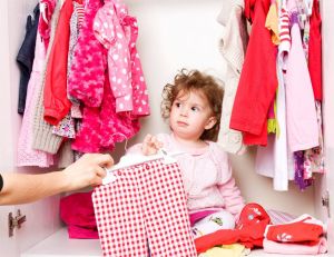 Éducation : à quel âge laisser son enfant choisir ses vêtements  / iStock.com - numbeos
