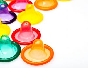 Education sexuelle : comment mettre un préservatif ? / iStock.com - joecicak