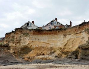 Environnement : comment les villes littorales font face à l'érosion côtière ? / iStock.com - Grahamphoto23