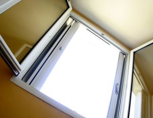 Fortes chaleurs : et si une vitre intelligente permettait de remplacer la clim ?
