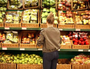 Fruits et légumes, boucherie, sucre en poudre : pourquoi le bio est-il (souvent) plus cher ? / iStock.com - VLG