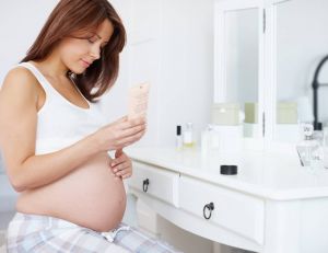 Grossesse : prendre soin de sa peau en protégeant bébé / iStock.com - STEEX