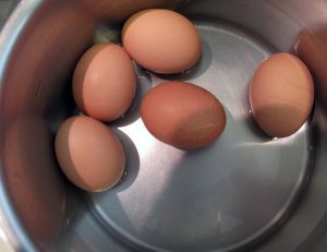 Comment écaler un œuf dur en moins de 10 secondes ?