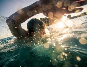 Swimcross : découvrez l’alliance du crossfit et de la natation/ iStock.com - mihailomilovanovic