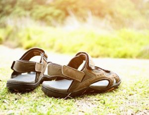 Les “dad sandals”, encore une nouvelle tendance ? / iStock.com - RapidEye