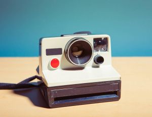 Jeudi Photo : OneStep+, le Polaroid qui se modernise / iStock.com - annie-claude
