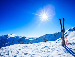 Journée internationale de la Montagne : 3 conseils pour préparer vos sports d’hiver / iStock.com - mbbirdy