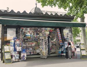 Un kiosque parisien